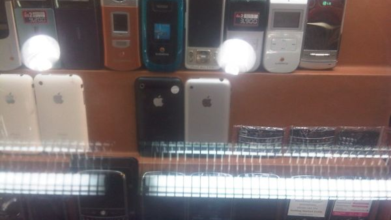 流動裝置 相關配圖:Mobile phone shop @MBK Honou iphone mbk mobile phone business control technology https://www.flickr.com/photo…
