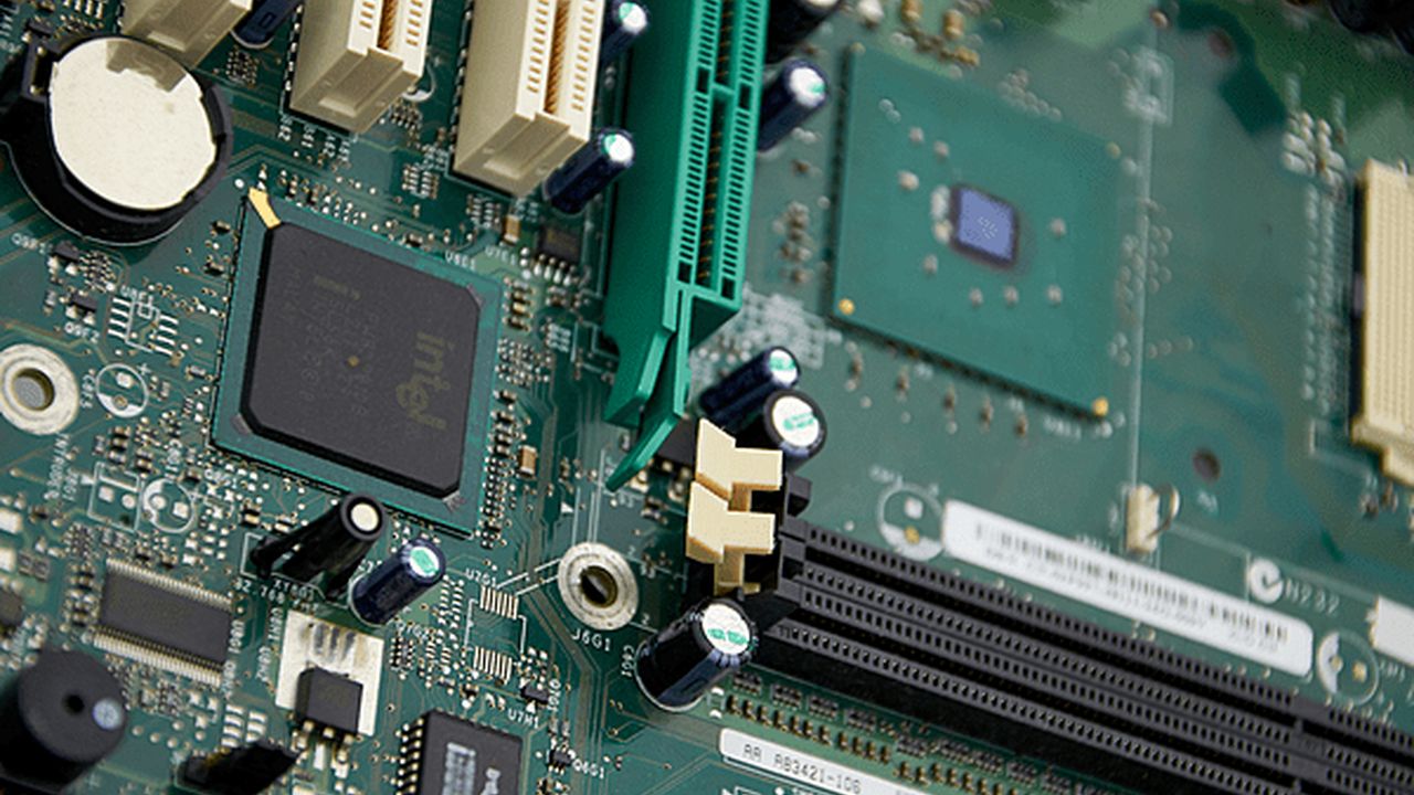 電腦硬件 相關配圖：Computer Motherboard Closeup Lenharth Systems https://commons.wikimedia.org/w/index.php?curid=153659539 | Pho…